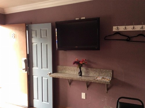 El Don Motel - image 3