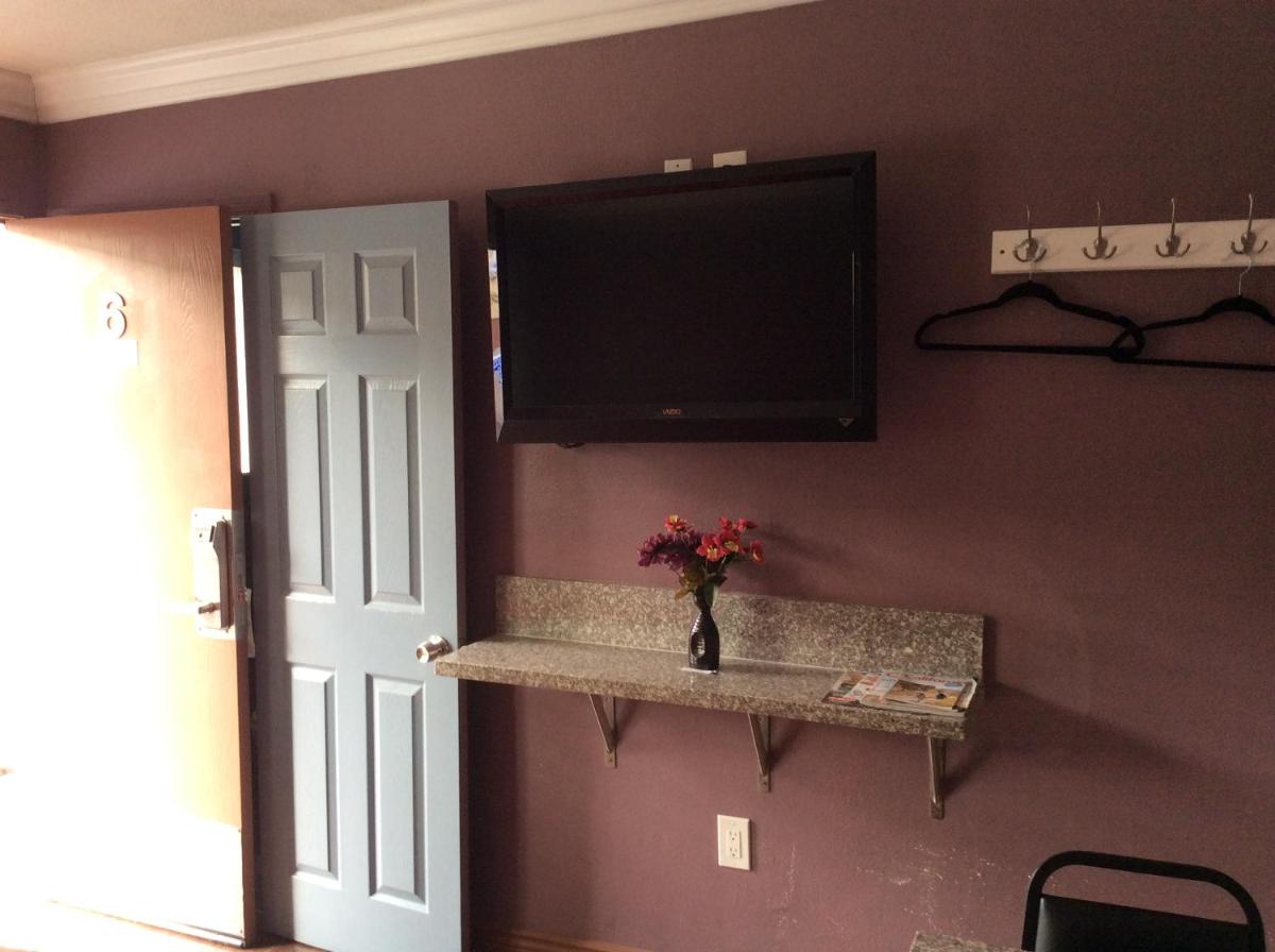 El Don Motel - image 3