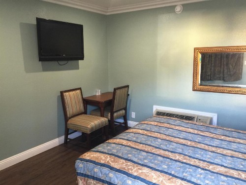 Park Motel - image 6