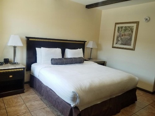 Tuscan Garden Inn - image 11