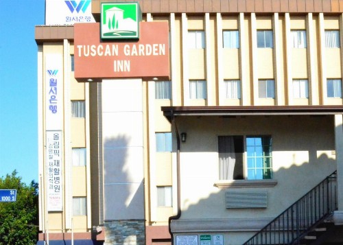 Tuscan Garden Inn - image 33