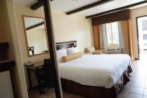 Tuscan Garden Inn - image 40