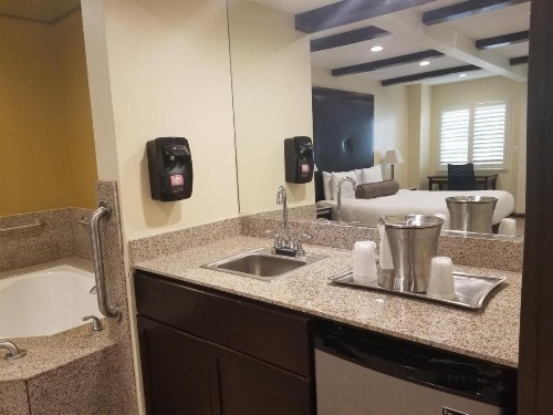 Tuscan Garden Inn - image 6