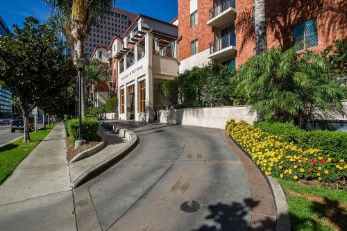 Wilshire Apartment 215 - 3 bedroom - image 3