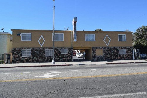 Top Hat Motel - image 10