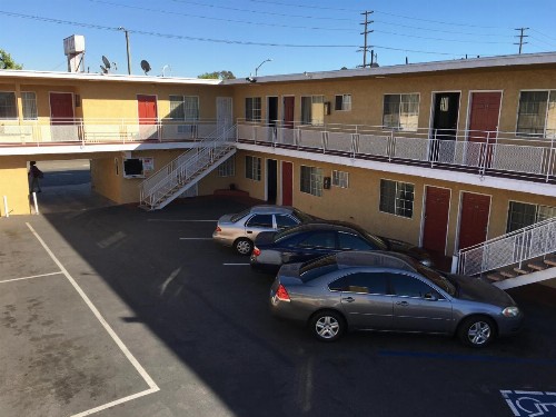 Top Hat Motel - image 12