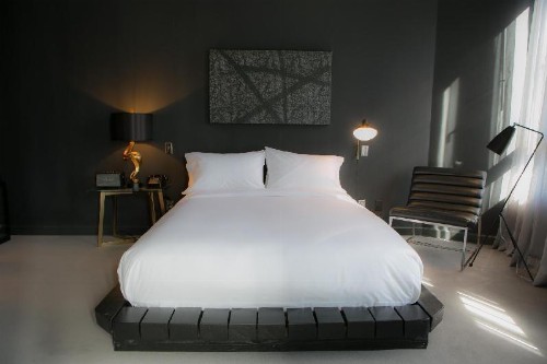 Tuck Hotel - image 12