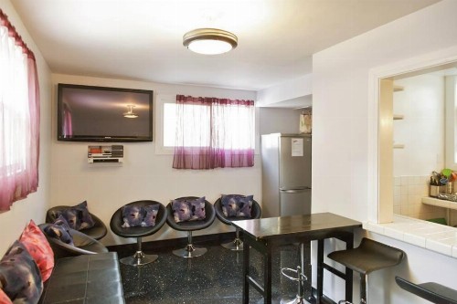 Orange Drive Hostel - image 20