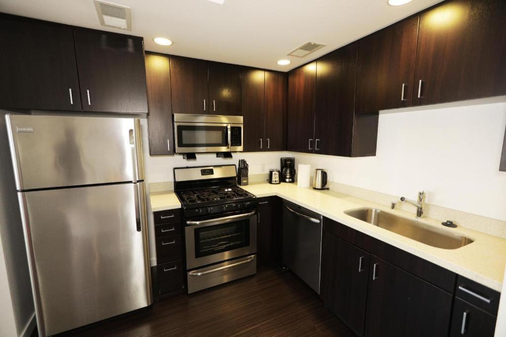 Downtown Cosmopolitan Residences - image 6