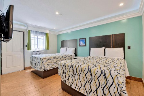 Mid City Inn - image 16