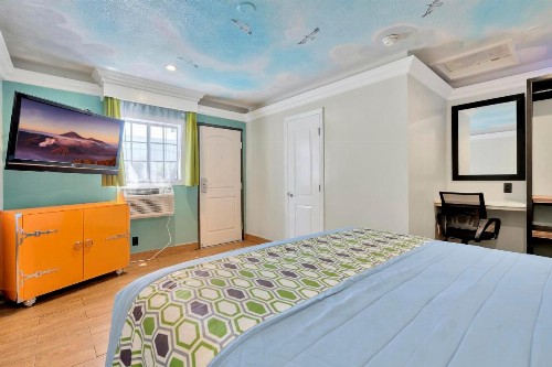 Mid City Inn - image 18