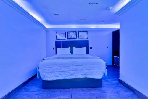 Mid City Inn - image 3