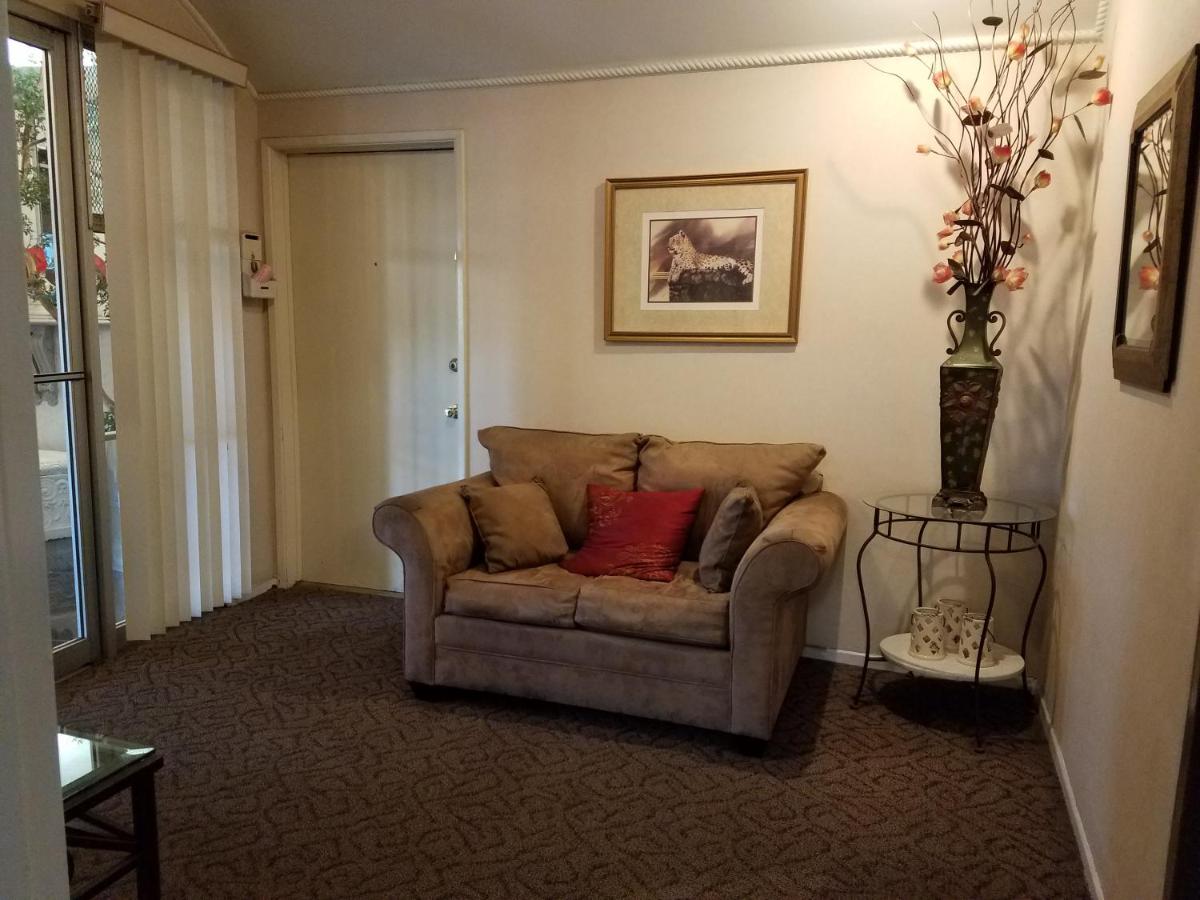 Great Getaway Steps to Bev Hills - image 2