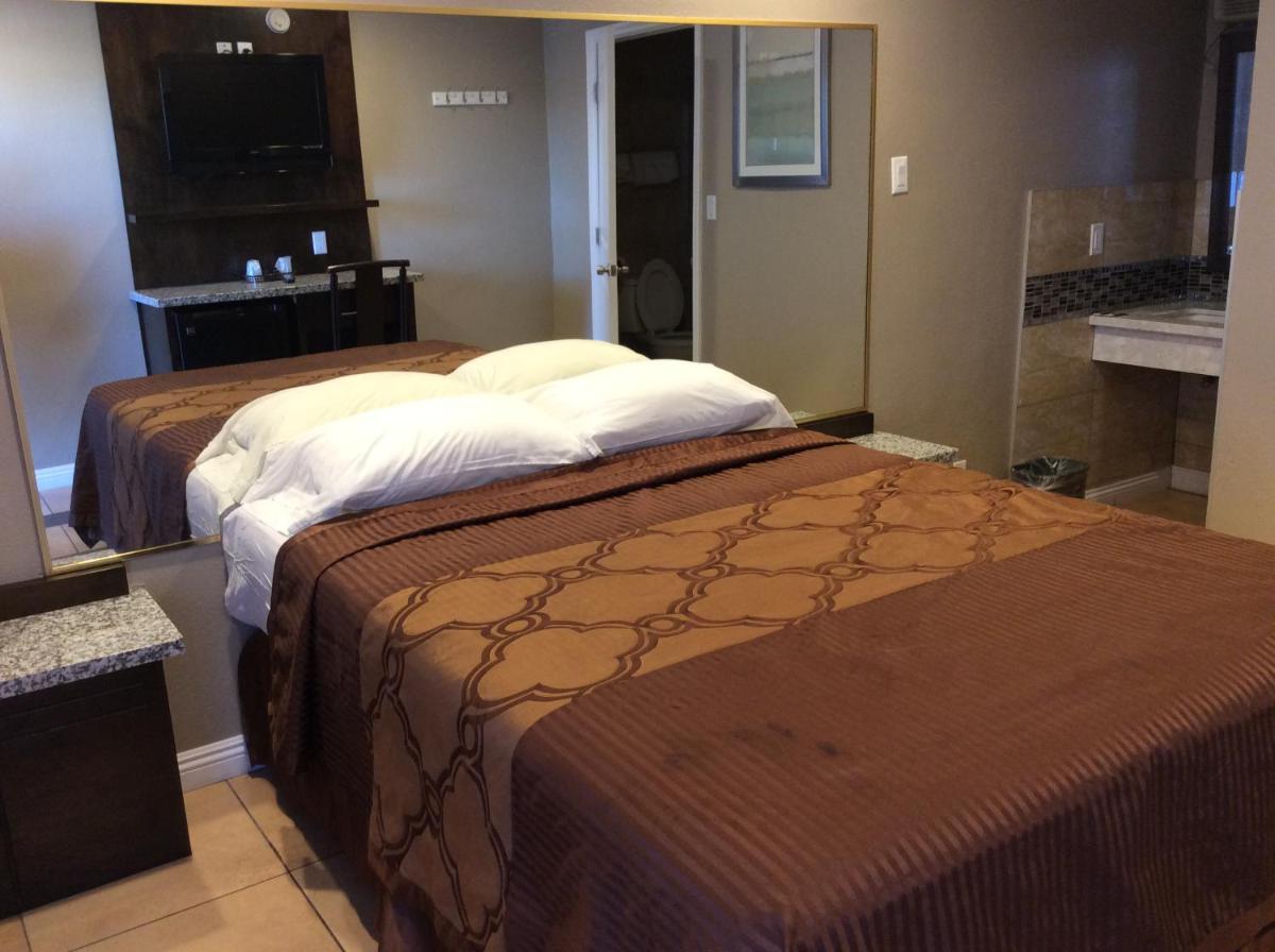 Stallion Motel - image 2