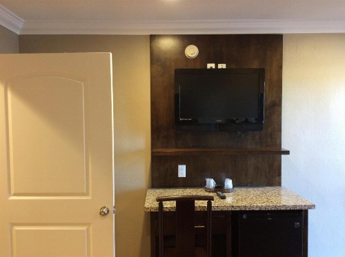 Stallion Motel - image 3
