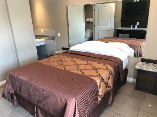 Stallion Motel - image 37