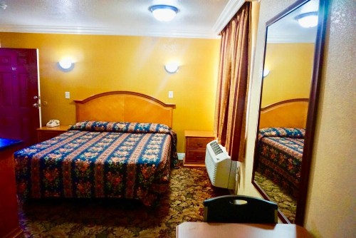Satellite Motel Los Angeles - LAX - image 10