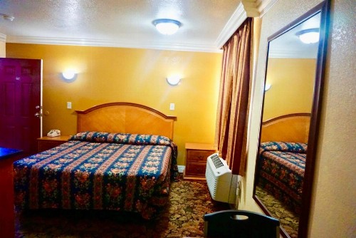 Satellite Motel Los Angeles - LAX - image 13