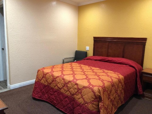 Rosa Bell Motel - Los Angeles - image 17