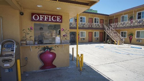 Rosa Bell Motel - Los Angeles - image 25