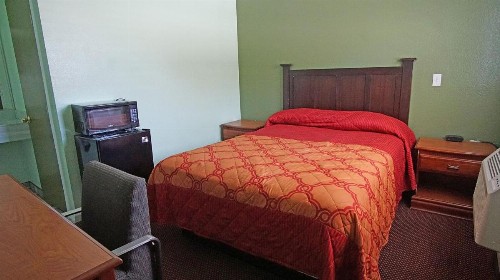 Rosa Bell Motel - Los Angeles - image 7