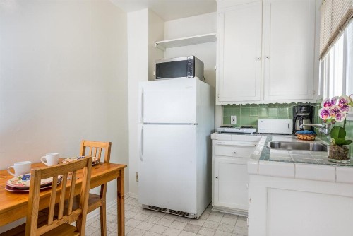 Wilshire Motel - image 15