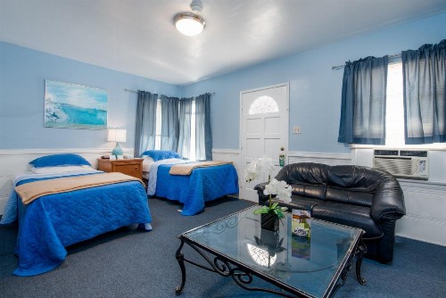 Wilshire Motel - image 18