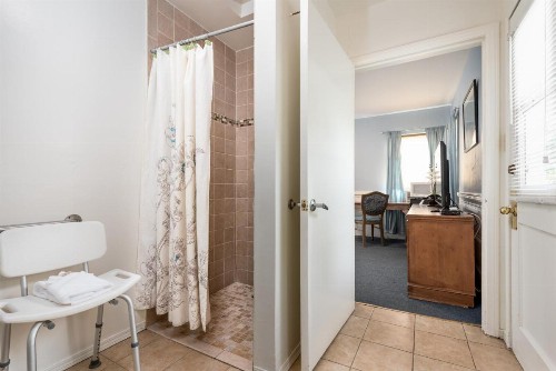 Wilshire Motel - image 5
