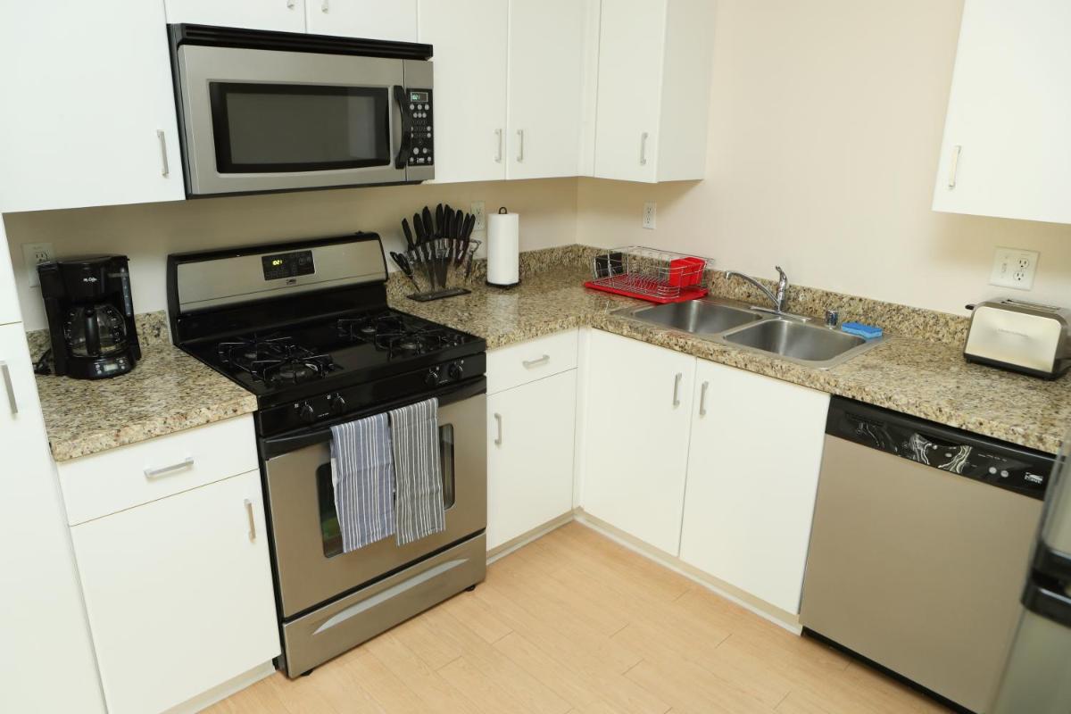 Amazing Apartments near the grove - image 2