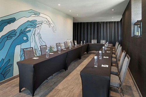 AC Hotel by Marriott Beverly Hills - image 20