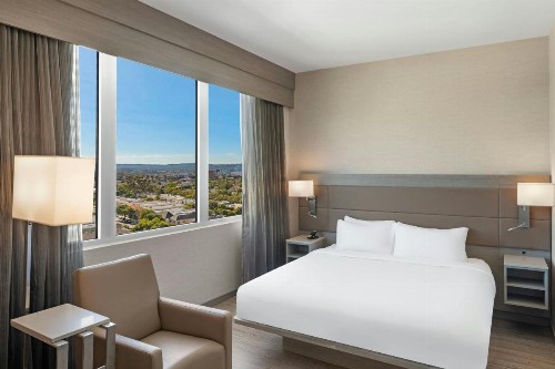 AC Hotel by Marriott Beverly Hills - image 5