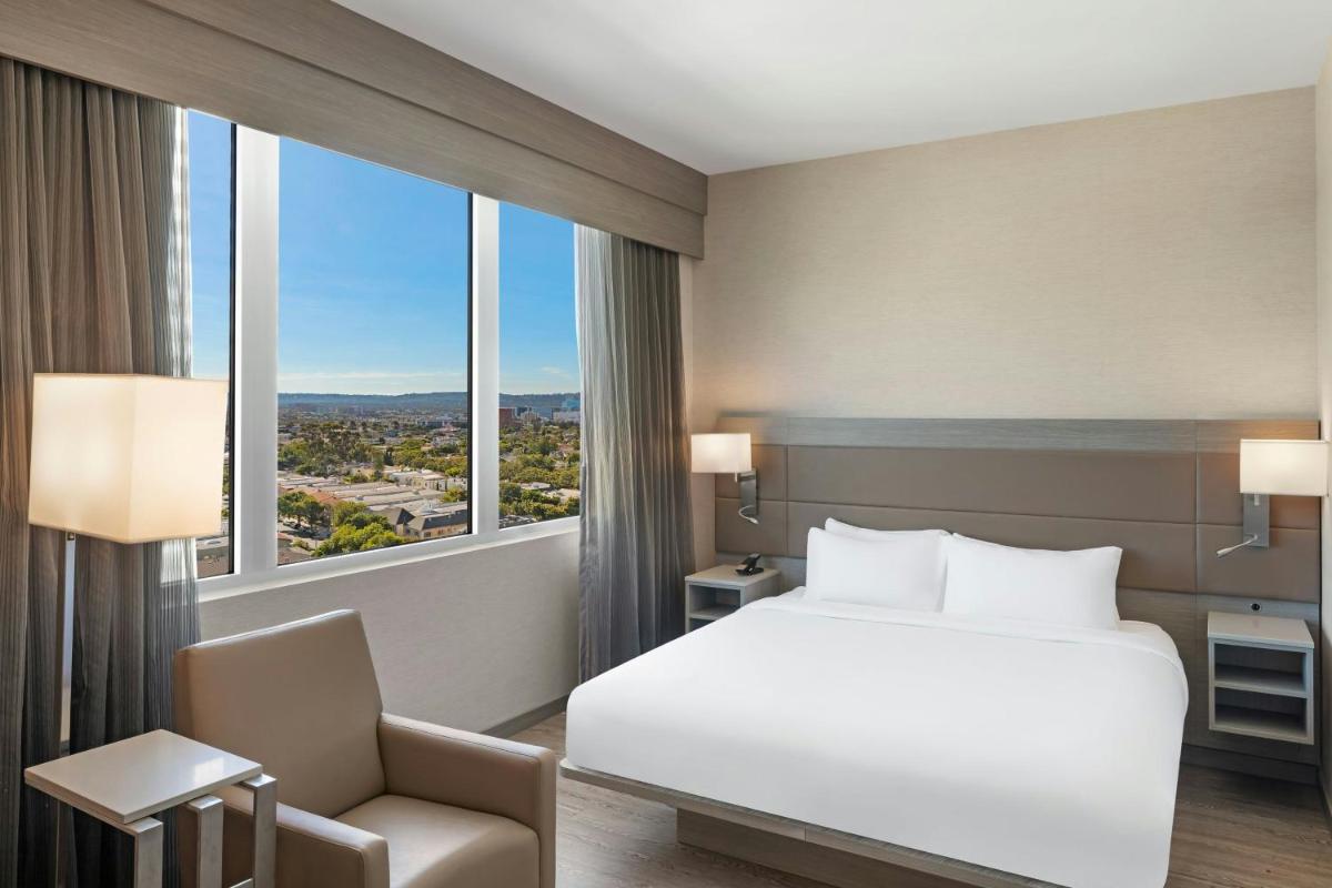 AC Hotel by Marriott Beverly Hills - image 5