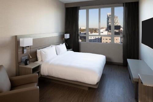 AC Hotel by Marriott Beverly Hills - image 9