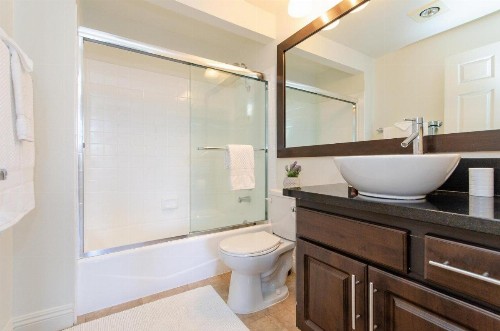Beverly Hills Adjacent 2-Bedroom Penthouse - image 10
