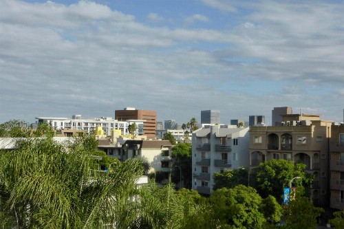 Beverly Hills Adjacent 2-Bedroom Penthouse - image 17