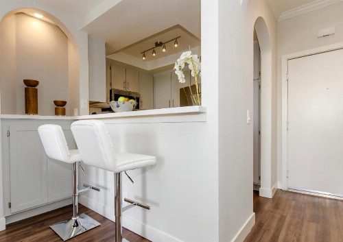 Beverly Hills Adjacent 2-Bedroom Penthouse - image 39