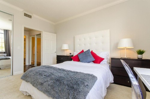 Beverly Hills Adjacent 2-Bedroom Penthouse - image 4