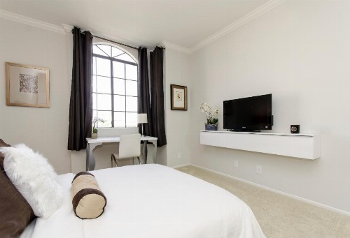Beverly Hills Adjacent 2-Bedroom Penthouse - image 48