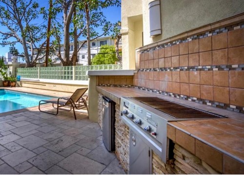 Beverly Hills Adjacent 2-Bedroom Penthouse - image 8