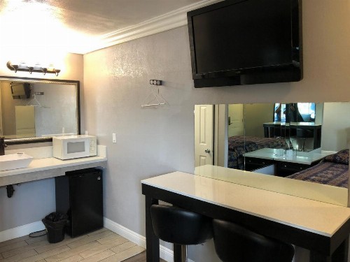 Flight Motel - image 16