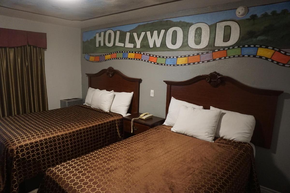 Las Palmas Hotel - image 2