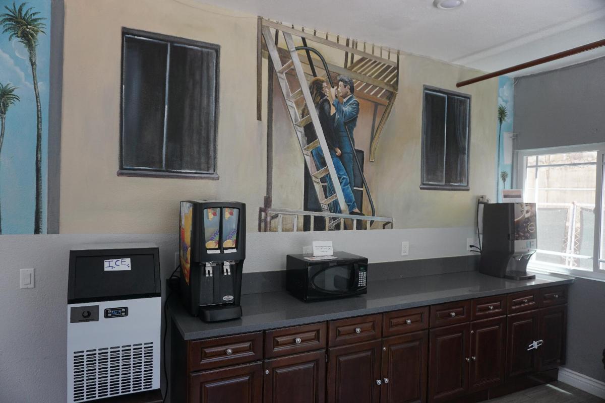 Las Palmas Hotel - image 4
