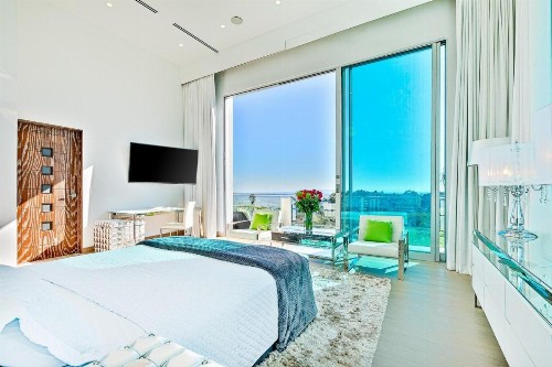 Villa Genesis-HOLLYWOOD ESTATE WITH STUNNING VIEWS - image 13