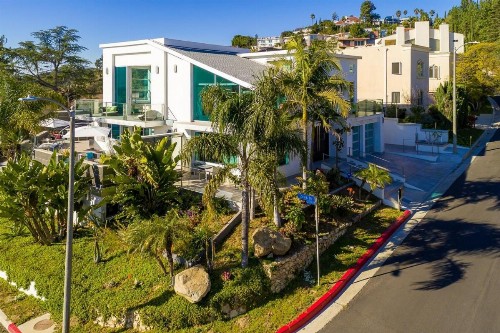 Villa Genesis-HOLLYWOOD ESTATE WITH STUNNING VIEWS - image 15