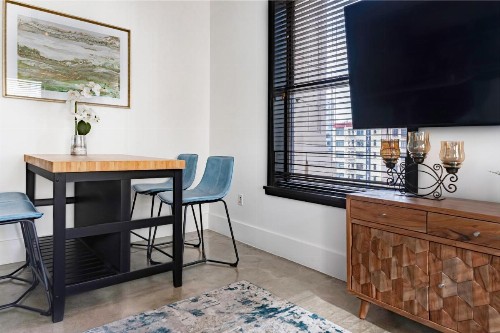 Fashion Loft 2 bedroom Downtown - image 3