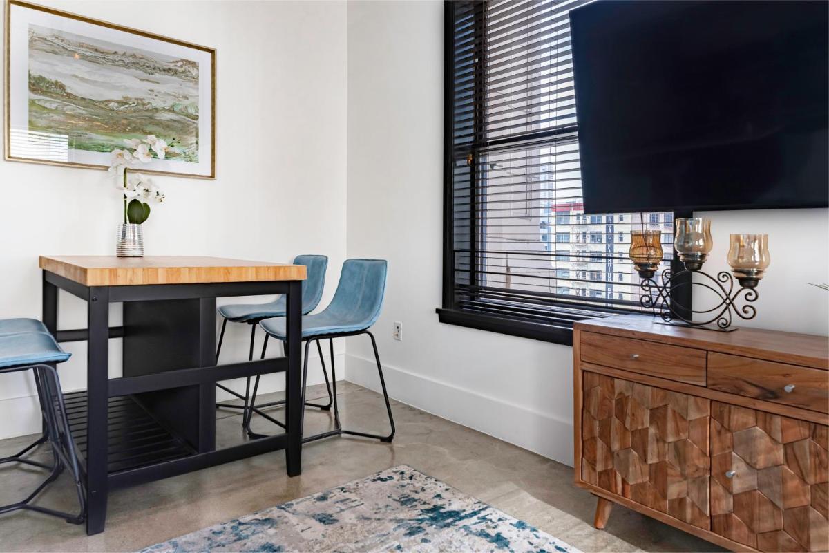 Fashion Loft 2 bedroom Downtown - image 3