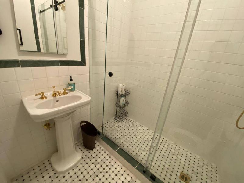 Gorgeous Studio in Beverly Boulevard Sleeps 4 - image 3