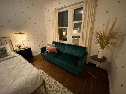 Gorgeous Studio in Beverly Boulevard Sleeps 4 - image 6