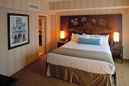 Disneyland Hotel - image 3
