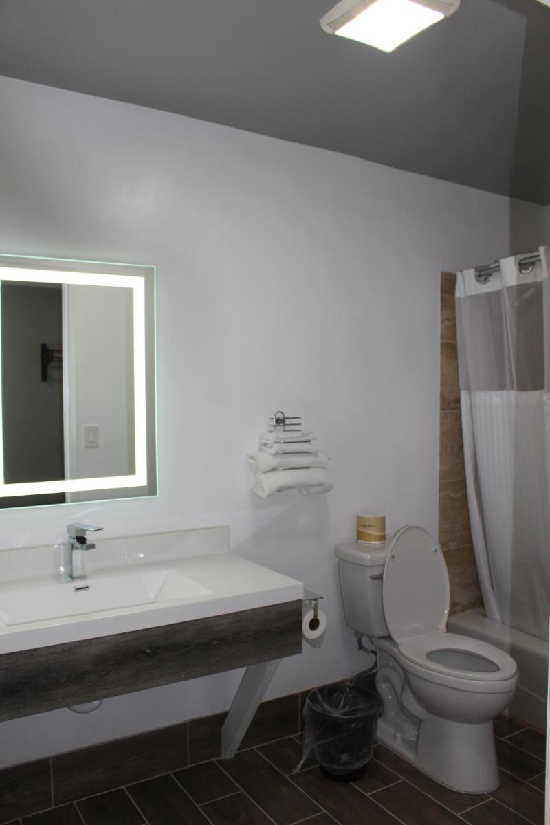 Budget Inn - image 3